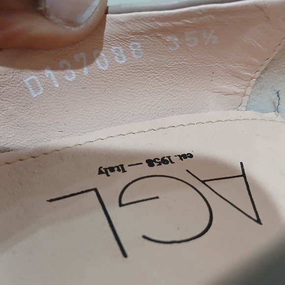 $385 AGL Leather Mila Cap Toe Pump Block Heel Shoes Sz 35.5/ 5.5US Made In Italy - Picture 8 of 13